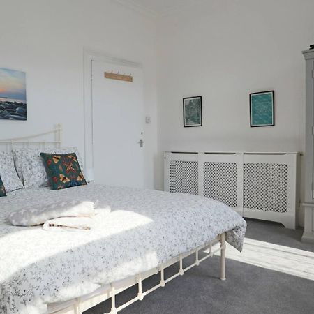 4 Bed Home 3 Mins From Harbour + Sandy Beach フォークストン エクステリア 写真