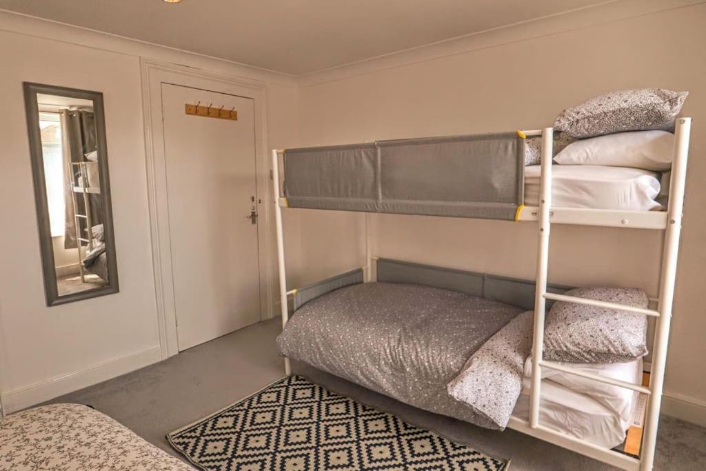 4 Bed Home 3 Mins From Harbour + Sandy Beach フォークストン エクステリア 写真