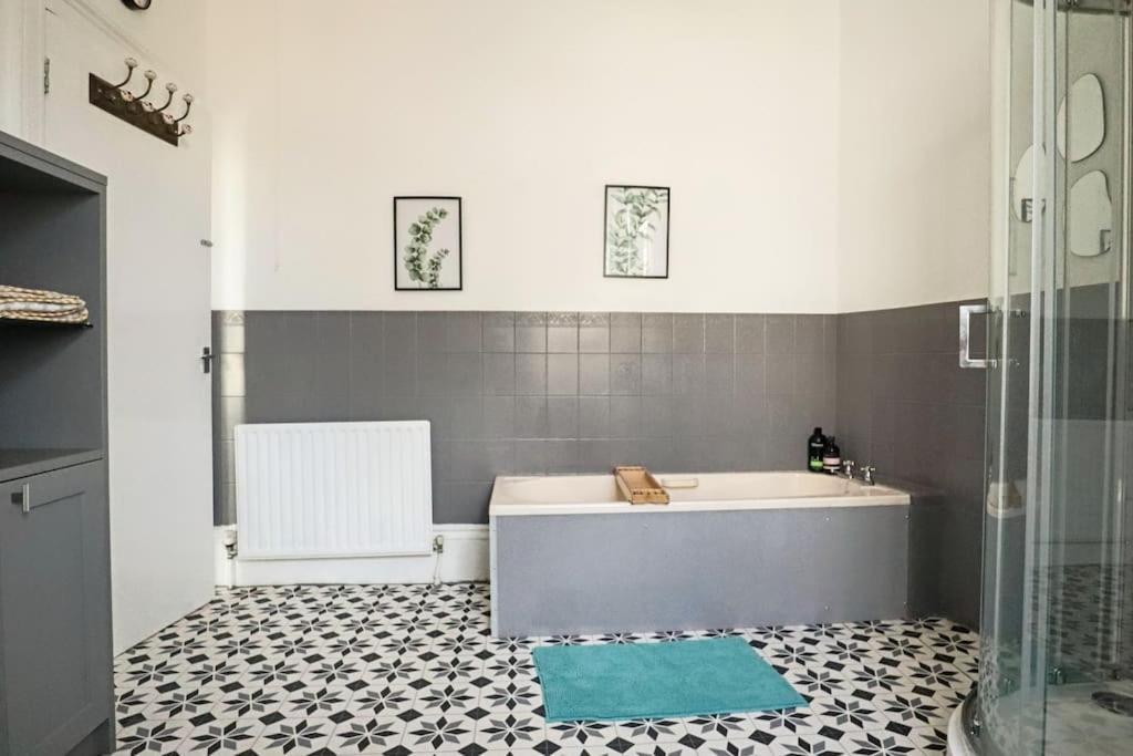 4 Bed Home 3 Mins From Harbour + Sandy Beach フォークストン エクステリア 写真