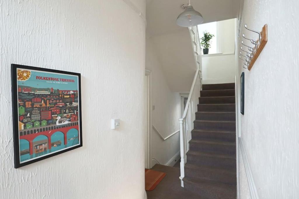 4 Bed Home 3 Mins From Harbour + Sandy Beach フォークストン エクステリア 写真