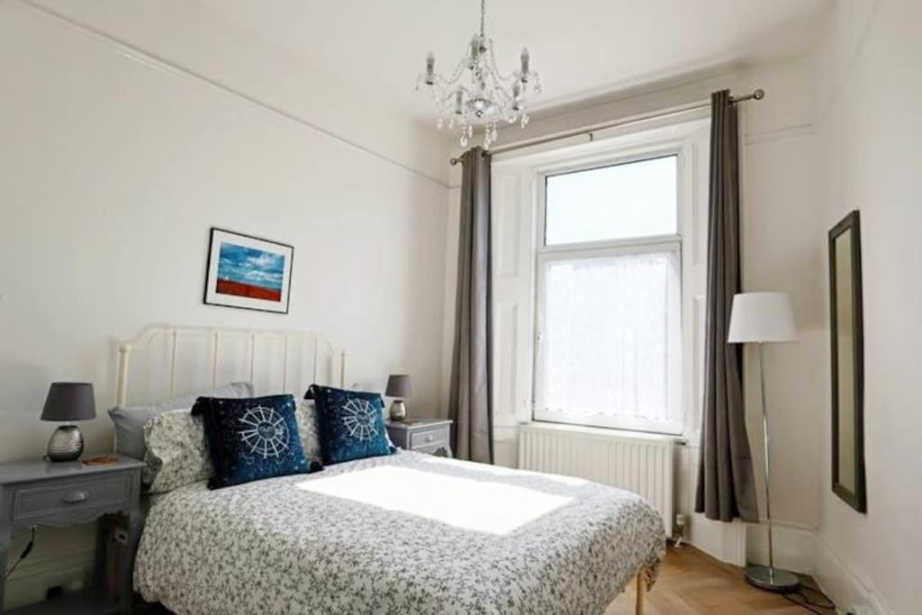 4 Bed Home 3 Mins From Harbour + Sandy Beach フォークストン エクステリア 写真