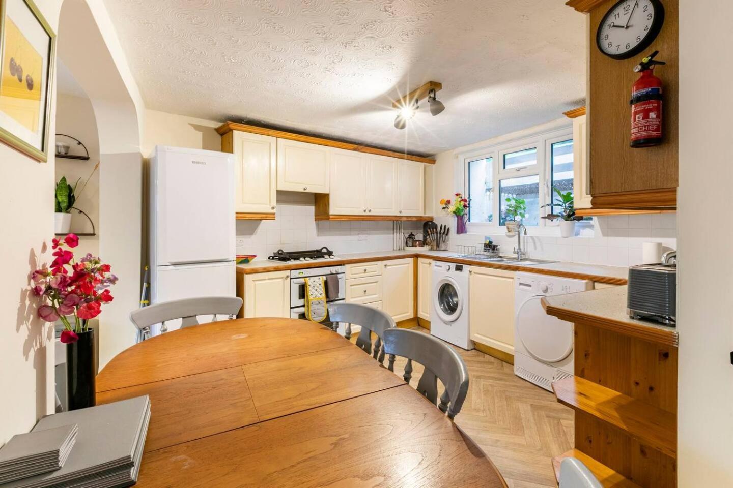 4 Bed Home 3 Mins From Harbour + Sandy Beach フォークストン エクステリア 写真