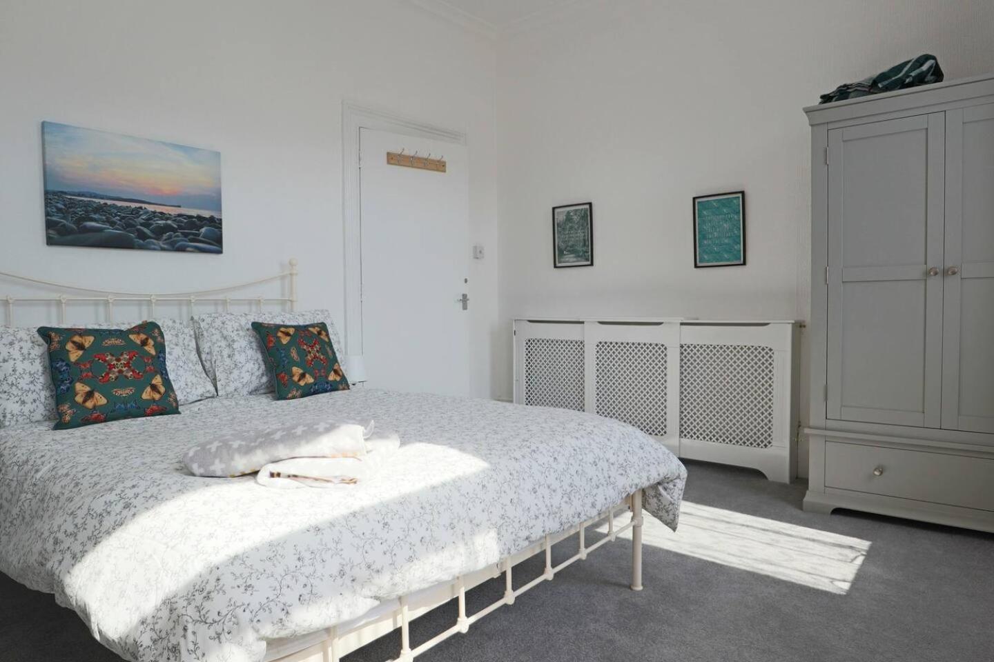 4 Bed Home 3 Mins From Harbour + Sandy Beach フォークストン エクステリア 写真