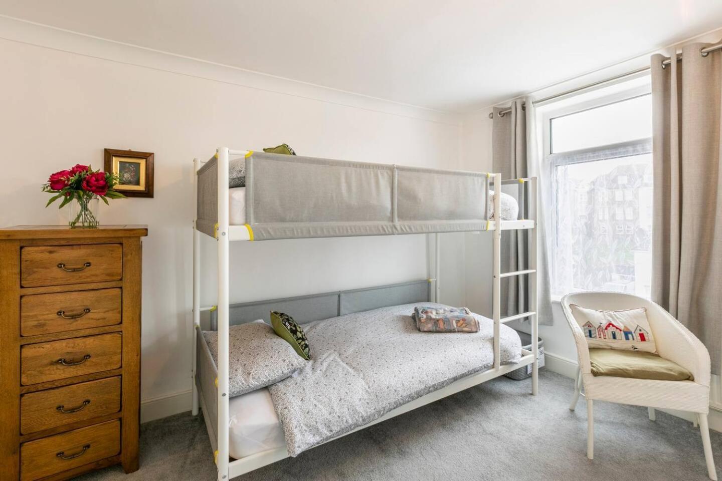 4 Bed Home 3 Mins From Harbour + Sandy Beach フォークストン エクステリア 写真