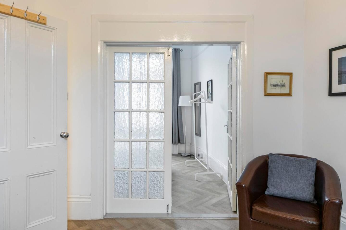 4 Bed Home 3 Mins From Harbour + Sandy Beach フォークストン エクステリア 写真