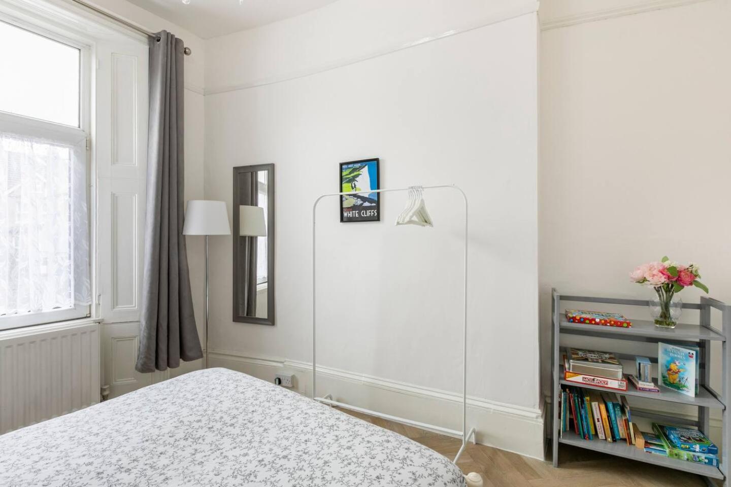 4 Bed Home 3 Mins From Harbour + Sandy Beach フォークストン エクステリア 写真