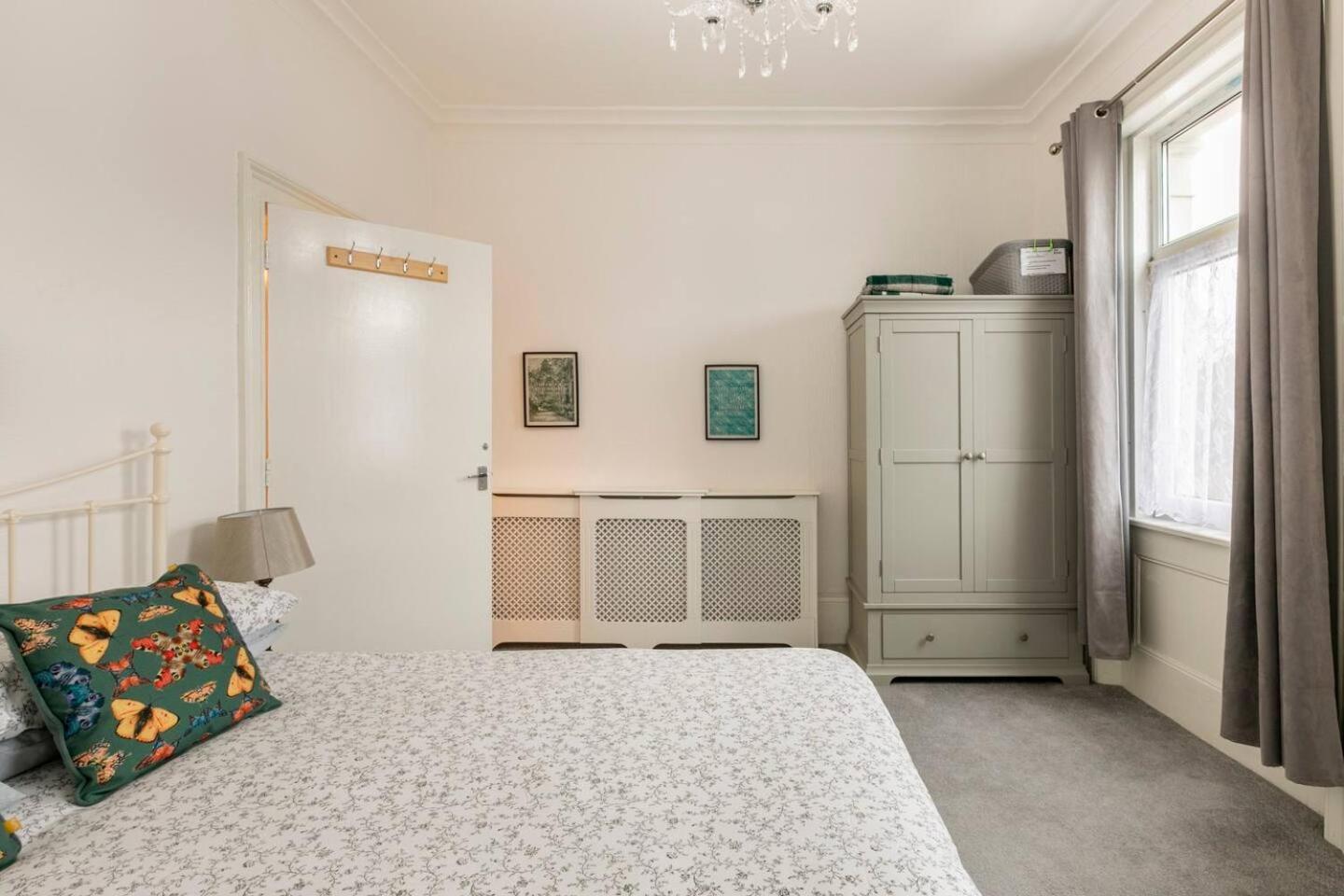 4 Bed Home 3 Mins From Harbour + Sandy Beach フォークストン エクステリア 写真