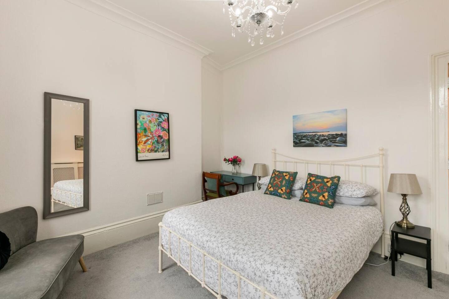 4 Bed Home 3 Mins From Harbour + Sandy Beach フォークストン エクステリア 写真