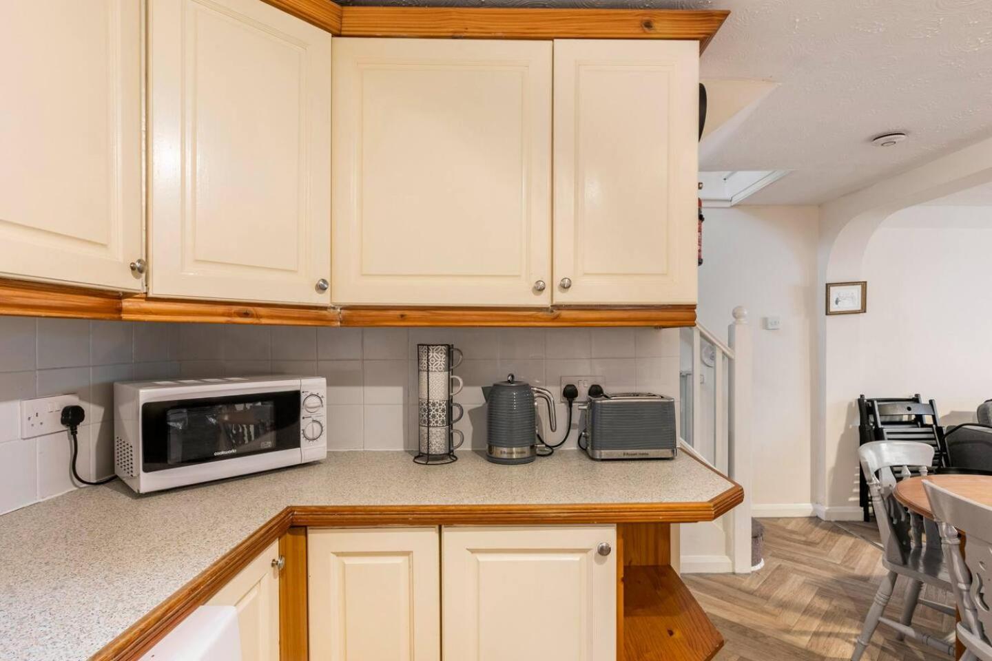 4 Bed Home 3 Mins From Harbour + Sandy Beach フォークストン エクステリア 写真