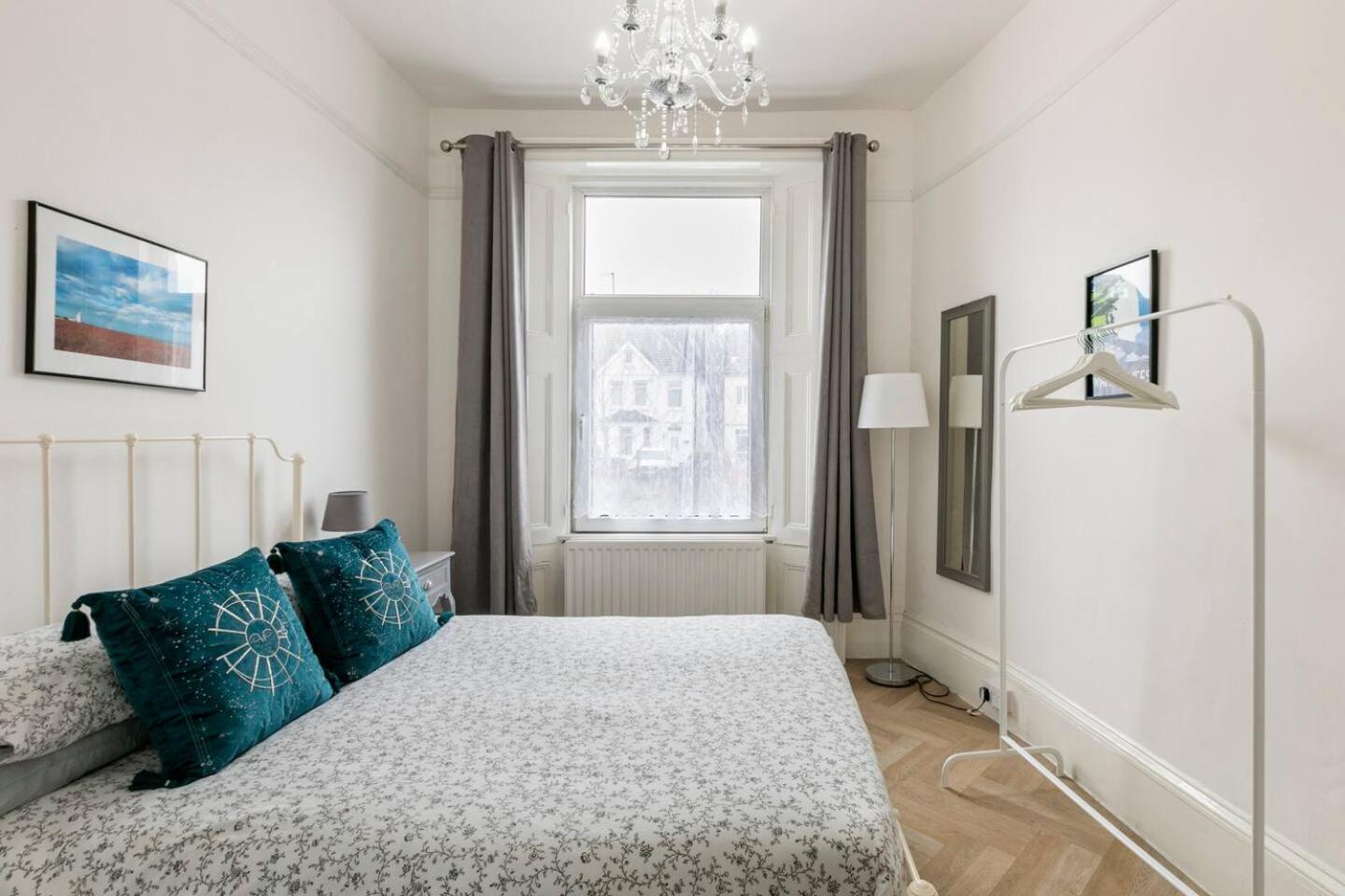 4 Bed Home 3 Mins From Harbour + Sandy Beach フォークストン エクステリア 写真